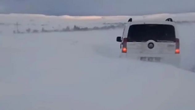 Doğu'da 317 yol ulaşıma kapandı