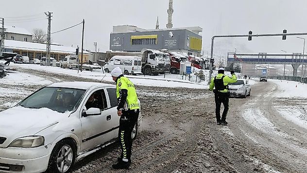 Doğu Karadeniz'e Yoğun Kar, Ege'ye Fırtına: Malatya'da Don Tehlikesi