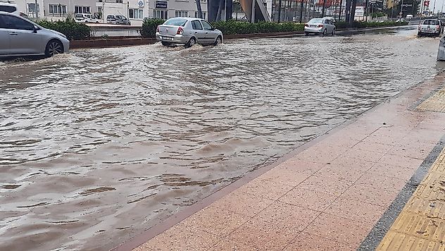 Doğu ve güney bölgelerde sağanak alarmı: Sel ve fırtınaya dikkat
