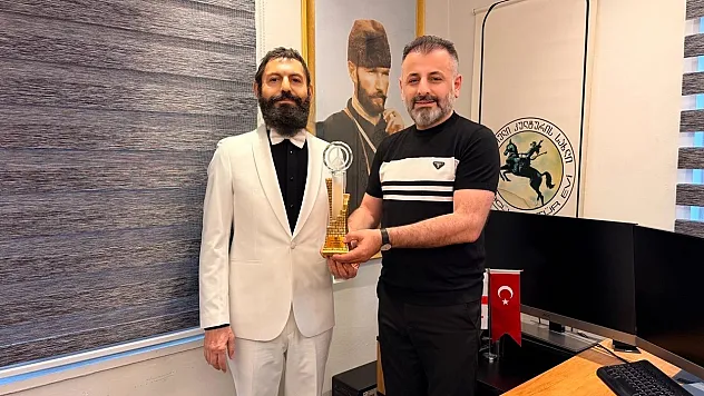 Dünya Barışına Katkıları Ödüllendirildi: Akif Manaf'a Yeni Bir Barış Ödülü