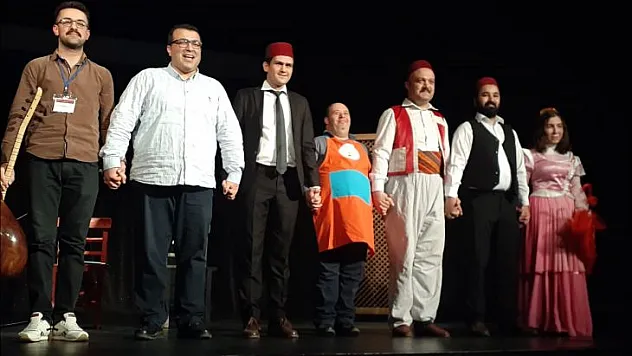 Dünya Tiyatro Günü'nde Gençler 'Perde' Dedi