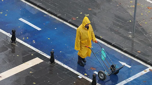 Ege, Batı Akdeniz ve İç Anadolu'da kuvvetli yağış ve fırtına bekleniyor