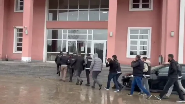 Ehliyet sınavında kopya düzeneği yerleştiren 8 şüpheli yakalandı