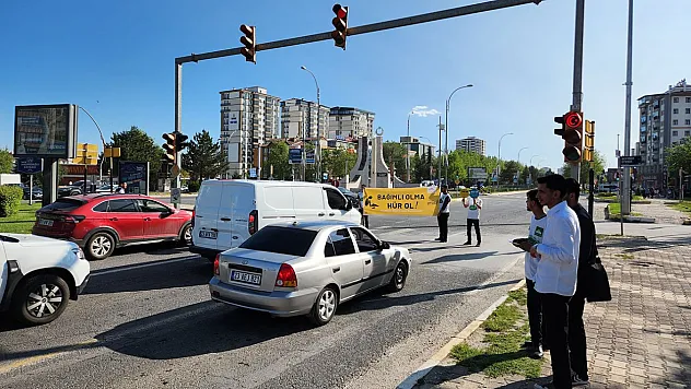 Elazığlı gençlerden 'Bağımlılığa Dur' etkinliği