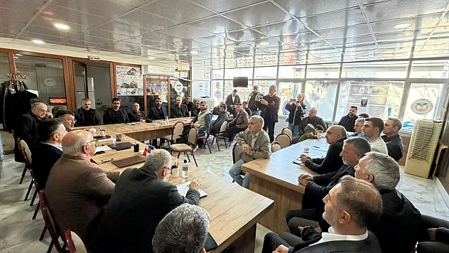 Emekli Maaşları Üzerinden Ekonomi Eleştirisi