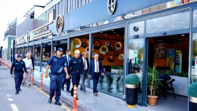 Emniyet ve Sağlık Müdürleri AVM'de Tütün Denetiminde