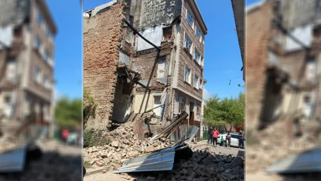 Fatih'te metruk bina depremde kısmen çöktü