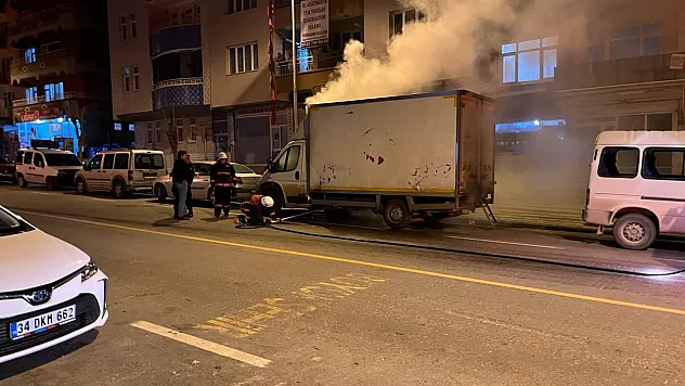 Fırat Mahallesinde Araç Yangını