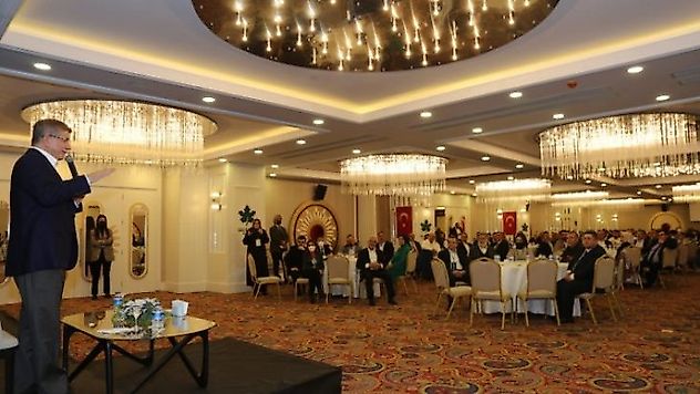 Gelecek Partisinde Yüzler Gülüyor