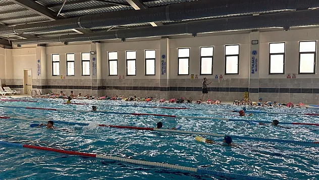 Göztepe Yarı Olimpik Yüzme Havuzu Kış Kursları Başlıyor