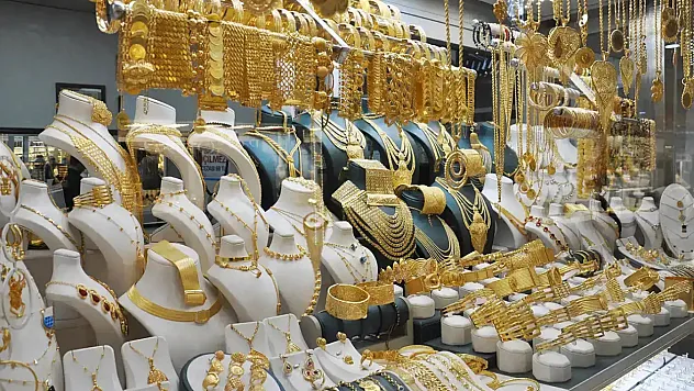 Güvenli Liman Talebi Arttı, Altın Fiyatları Toparlandı