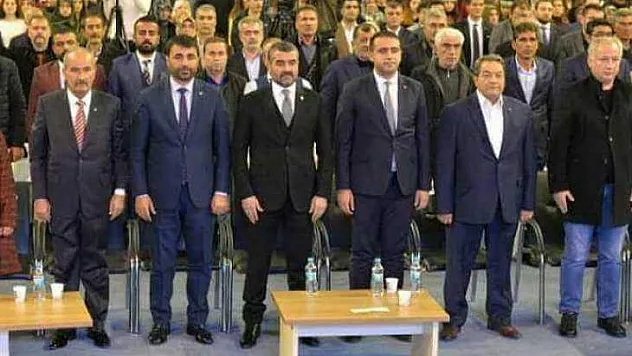 Türkü sev, Türkçe yaşa