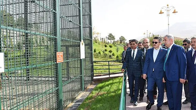 Bakan Pakdemirli Doğal Yaşam Parkı Ve Hayvanat Bahçesini Gezdi