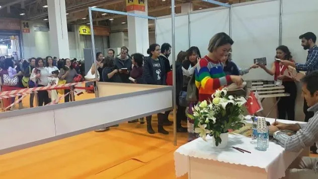 Ünlü Yazar Akif Manaf'tan Çifte İmza Günü