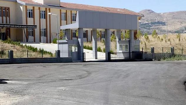 Okul Var,Öğrenci Var ama Yurdu Kapattılar