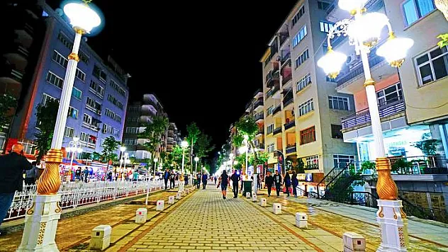 Kanalboyunun Tek Yönü Araç Trafiğine Kapatılıyor