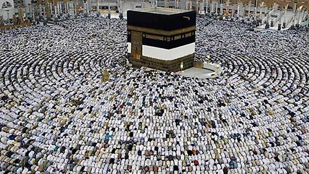 Hac öncesi Mekke'ye girişler izne bağlandı
