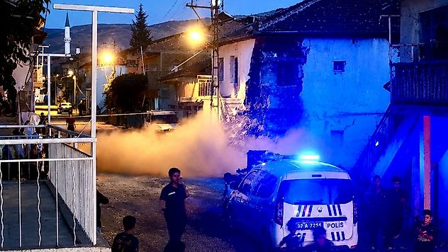 'Hafif Hasarlı' Denilen Ev Çöktü, Mahallede Alarm Verildi