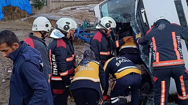 Hafriyat Kamyonu Devrildi 1 kişi yaralandı