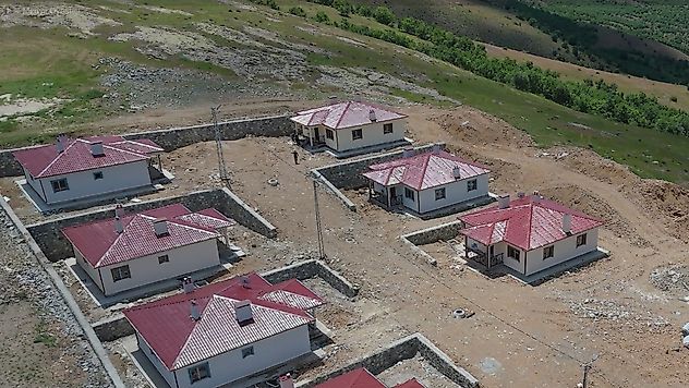 Hak Sahipleri Tepkili: Köy Konutlarında Gecikme ve Hasar İddiası
