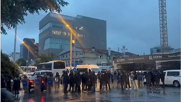 Halk TV'nin Zeytinburnu'ndaki Binasında Polis Araması