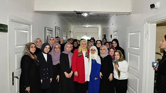 Hanife Yazıcı Şehit Jandarma Uzman Çavuş Musab Haciömer Elmas'ın Hatim Duası Programına Katıldı