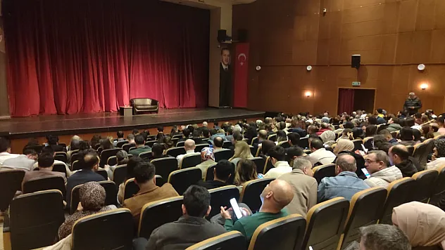 Hasoğlu, Malatya'yı Sahnesiyle Şenlendirdi
