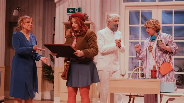 'Hayaletle Dans' Elazığ'da Kapalı Gişe Sahnelendi