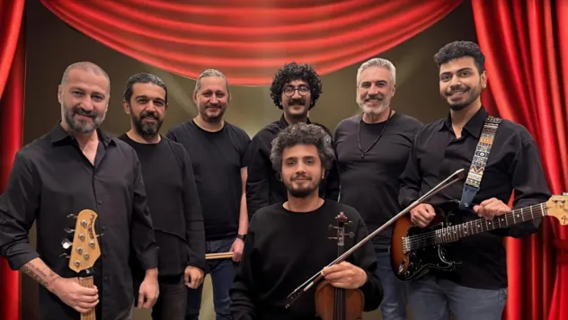 Hayri Akbudak'tan Sınırları Aşan Performans: Latin'den Caz'a Çok Sesli Konser