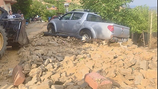 Hekimhan'da Selin Ardından Büyük Mağduriyet: Kayısılar da Zarar Gördü