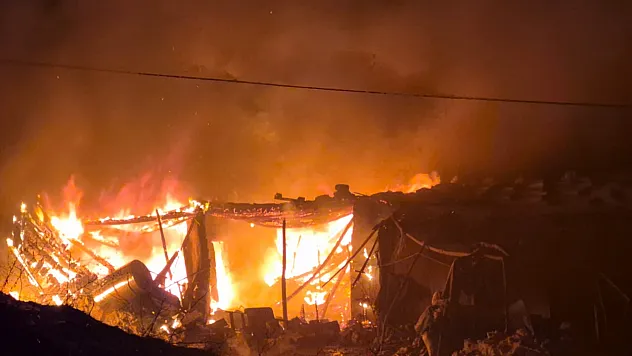 Hekimhan'da Yangın Felaketi: Ev, Traktör ve Tarım Aletleri Zarar Gördü