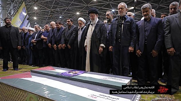 Heniyye'nin cenaze namazını Hamanei kıldırdı