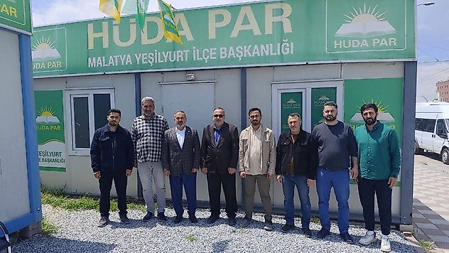 HÜDA PAR Yeşilyurt'ta Yeni İlçe Başkanı Nihat Sezer Oldu