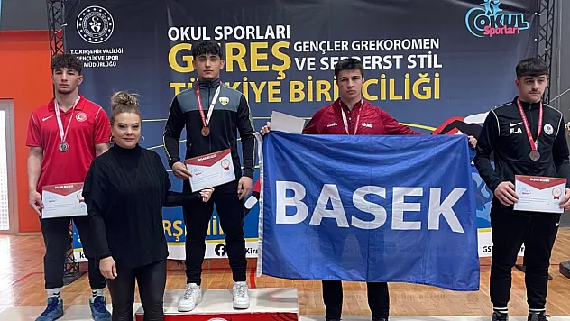 Hüseyin ÖZEN 71 kg'da Türkiye ikincisi oldu.