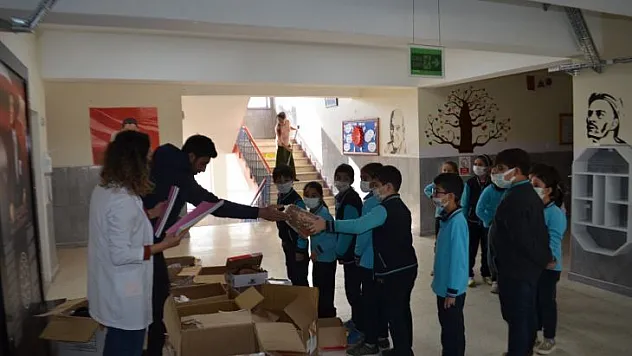 Hüsükuşağı Derneği Eğitime Desteğini Sürdürüyor