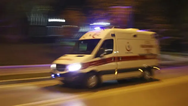 Husumetlisinin iş yerini ateşe vermek isterken yaralandı