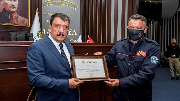 İçişleri Bakanı Soylu'dan Başkan Gürkan İle Yangın Ve Sel Afetinde Görev Alan Personellere Teşekkür Belgesi