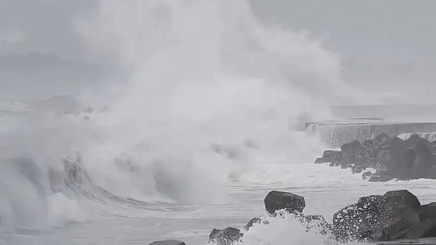 İçişleri Bakanlığından kuvvetli rüzgar ve fırtına uyarısı