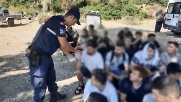 İki Haftada 2.386 Düzensiz Göçmen ve 69 Organizatör Yakalandı