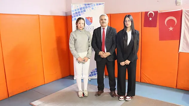 İkiz Kardeşlerden Eskrimde Çifte Gurur