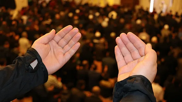 İlahi Davetin Gecesi: Miraç Kandili