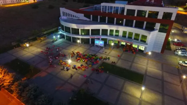 İletişim Fakültesi'nde Dev Perdeye Yansıtılan 'Sevginin Gücü' Filmine Yoğun İlgi