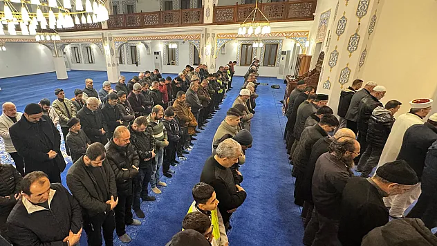 İmam Hatip Öğrencileri Teravihte Buluştu