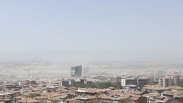 İnderesi TOKİ Bölgesinde Toz Alarmı: Bulutlar Kent Merkezinden Görüldü