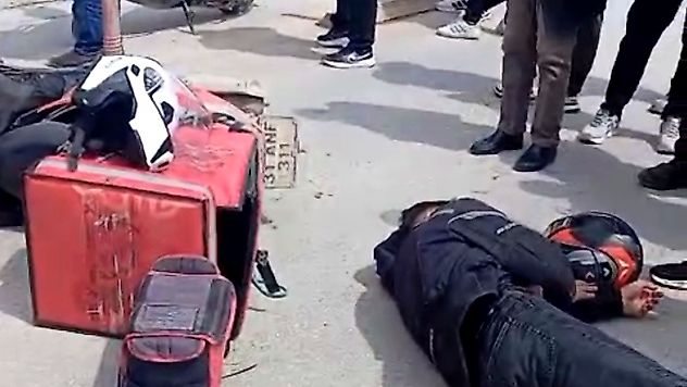 İnönü Caddesi'nde Kaza: Motokurye Yaralandı