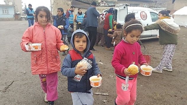 İnsan Vakfı'ndan deprem bölgesine yardım seferberliği