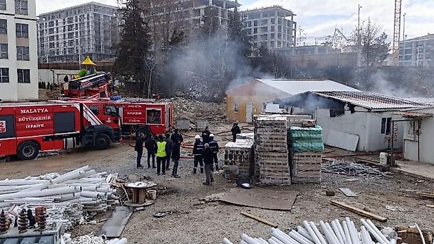 İşçilerin Kaldığı Konteynerde Yangın Paniği