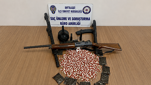 Islak Mendil Görünümlü Poşetlerde 817 Uyuşturucu Hap Ele Geçirildi