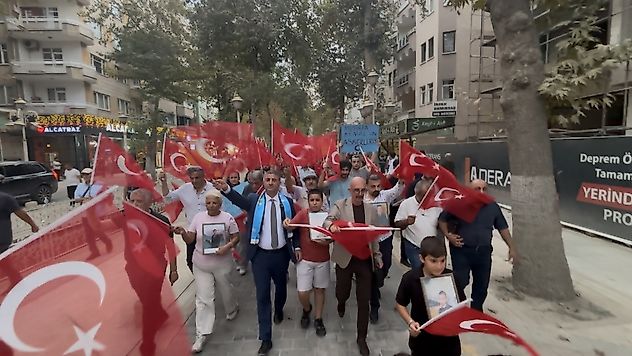 İYİ Parti'den Bayrak Yürüyüşü: 'İhanetin Zaman Aşımı Yoktur'