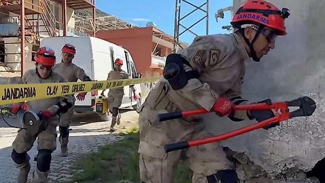 Jandarma Komandolar Afetlere Hazır: Enkazda Can Kurtarma Eğitimi Tamamlandı